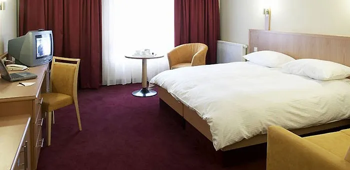 Clayton 4* Leopardstown